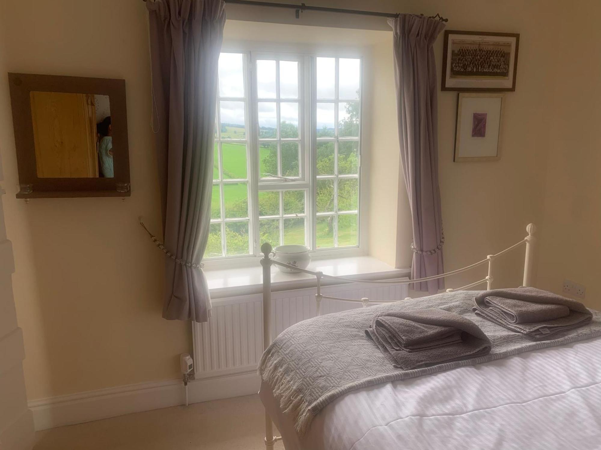 Mid-Wales Farmhouse, Swimming Pool, Tranquil Countryside Views, Sleeps 14 Meifod Exterior foto