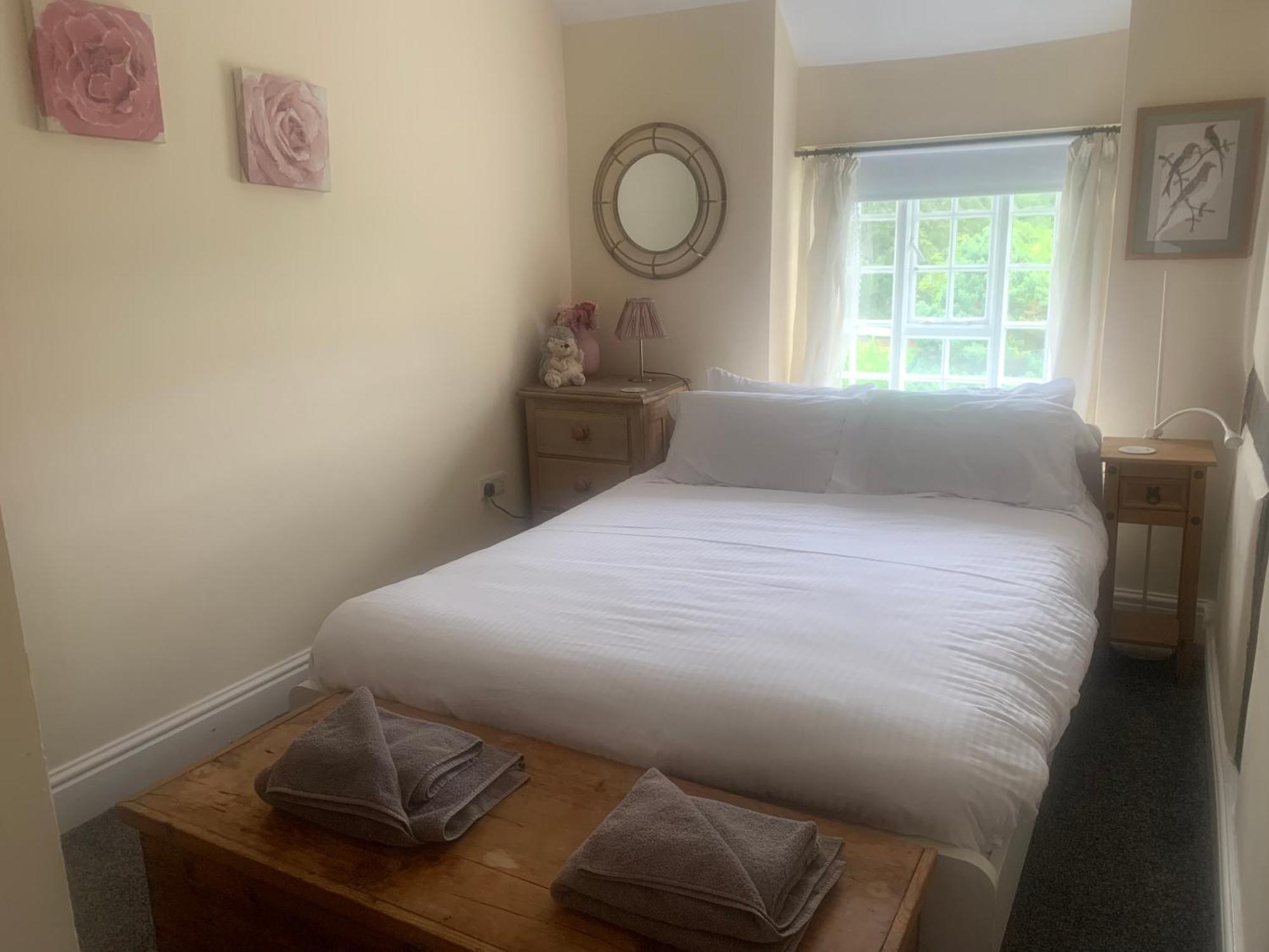 Mid-Wales Farmhouse, Swimming Pool, Tranquil Countryside Views, Sleeps 14 Meifod Exterior foto