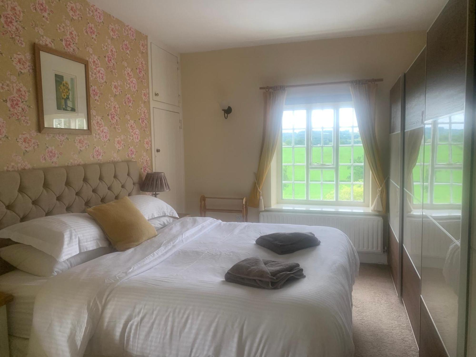 Mid-Wales Farmhouse, Swimming Pool, Tranquil Countryside Views, Sleeps 14 Meifod Exterior foto