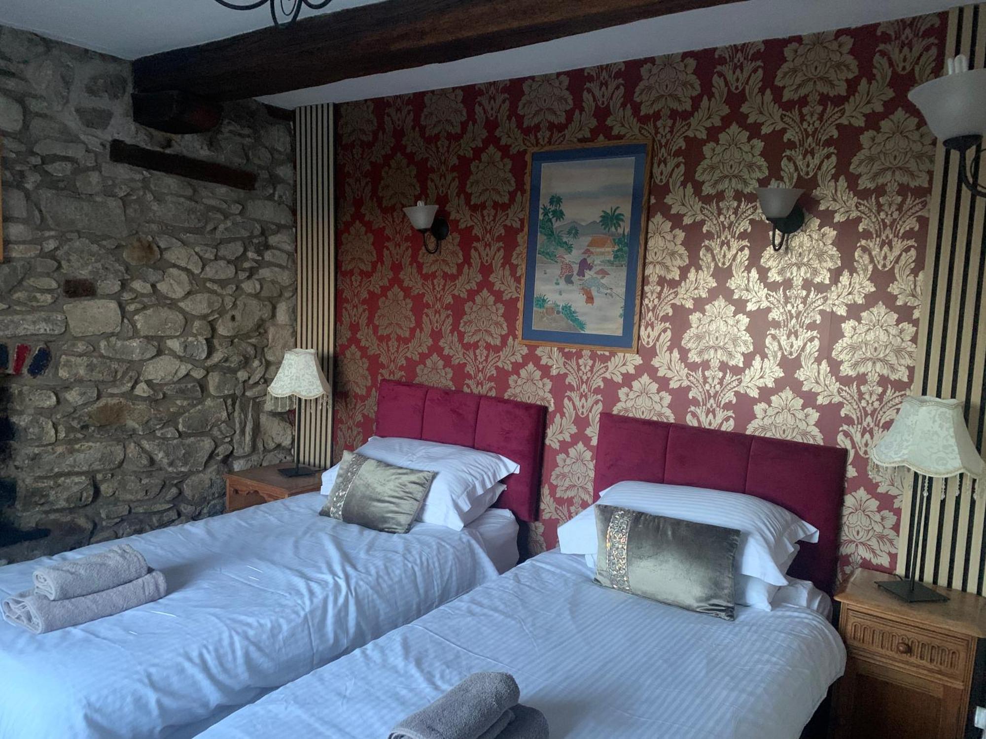 Mid-Wales Farmhouse, Swimming Pool, Tranquil Countryside Views, Sleeps 14 Meifod Exterior foto